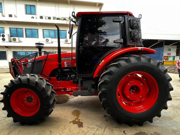 Cabin Kubota M108s (1)