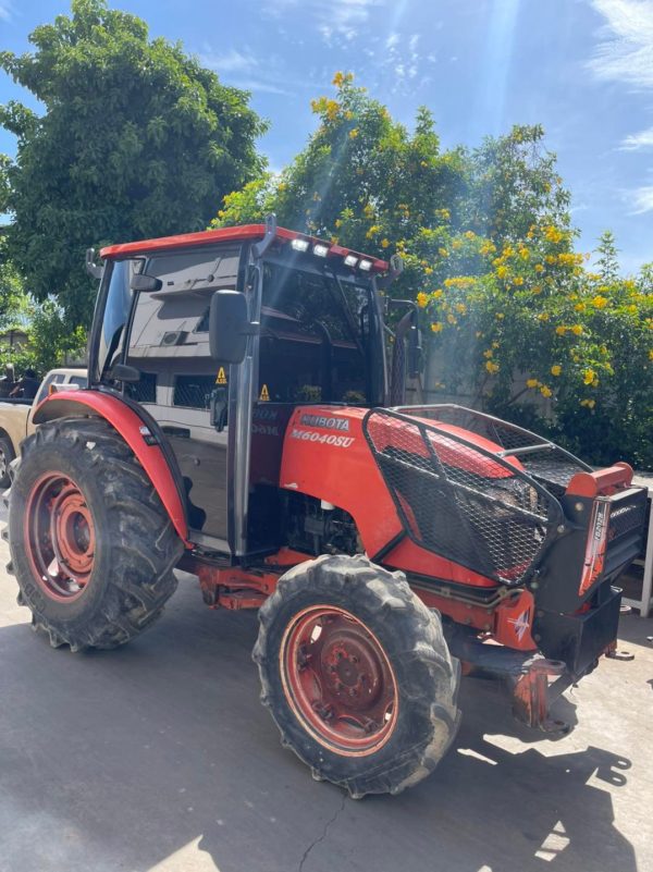 Cabin Kubota M6040su (5)