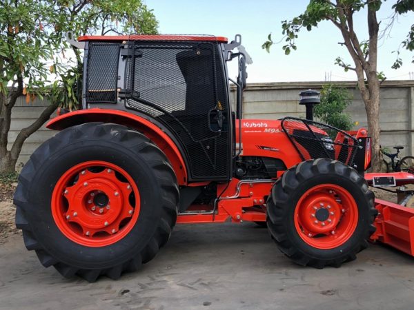 Cabin Kubota M9540 (2)