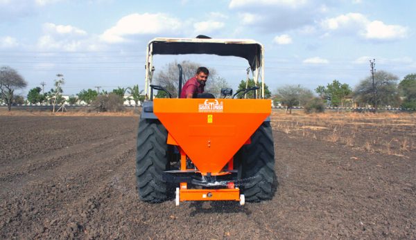 1.-square-fertilizer-broadcaster